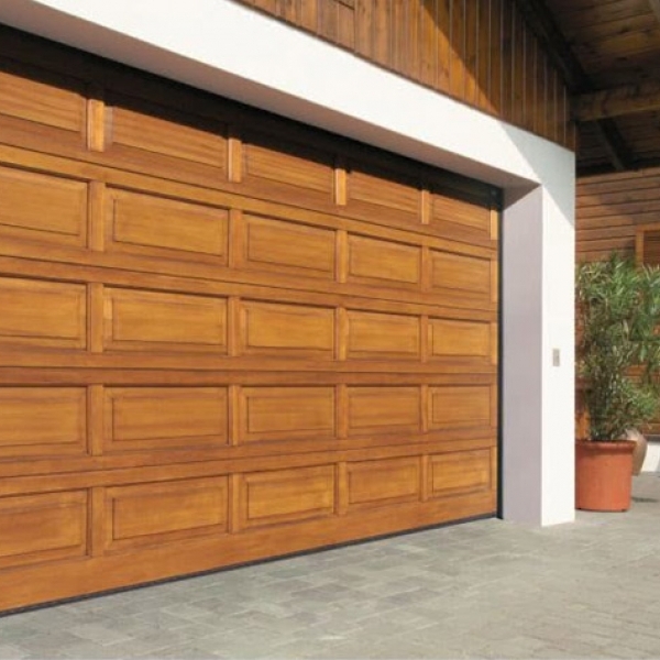 Деревянные гаражные ворота Hormann LTH 42 